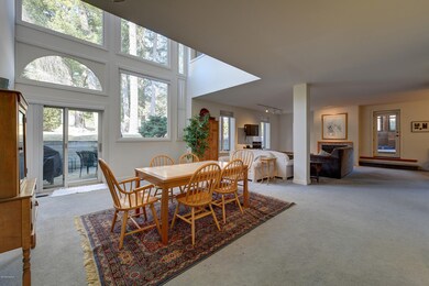 9-Dining Area