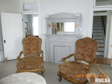 181 W Springfield St, Virginia, IL 62691 - photo 6