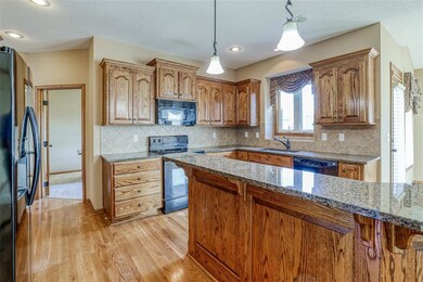 9619 Belmont Dr, Lenexa, KS 66227 - photo 5