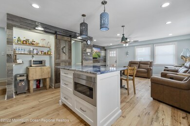 1st Floor - Center Island/Living Room