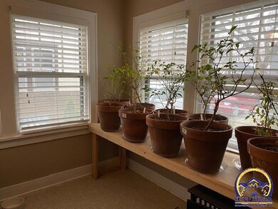 1434 SW Oakley Ave, Topeka, KS 66604 - photo 6