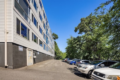 2233 NE 46th St, Seattle, WA 98105 - photo 2