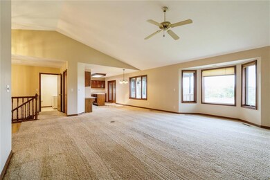 2719 Lancelot Ln NW, Cedar Rapids, IA 52405 - photo 4