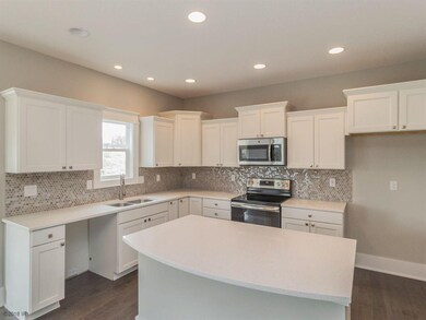 9906 Marnewood Dr, Johnston, IA 50131 - photo 3