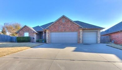 2632 SE 7th St, Moore, OK 73160 - photo 3