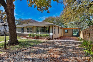 1429 S Lindsay St, Gainesville, TX 76240 - photo 3