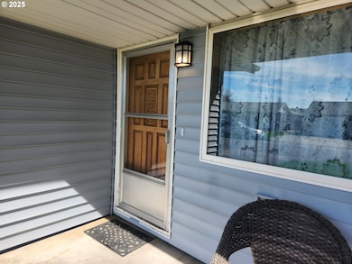 2207 Oregon Ct, Woodburn, OR 97071 - photo 3