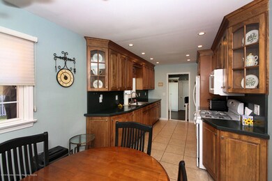 Dining room to kitchen