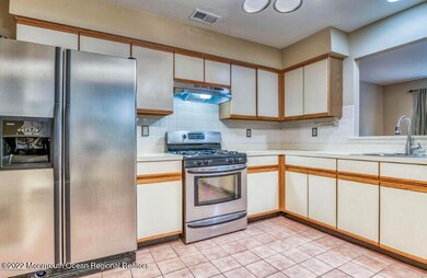 887 Crimson Ct unit 148, Morganville, NJ 07751 - photo 4