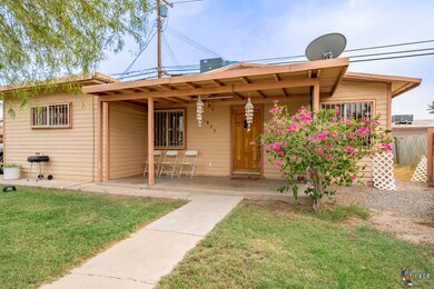 855 El Centro Ave, El Centro, CA 92243 - photo 2