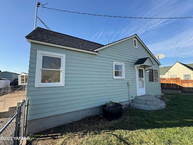 1906 Corpman Ln, Yakima, WA 98903 - photo 3