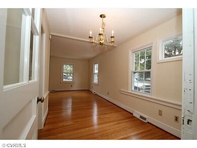 Dining Room - With chandelier