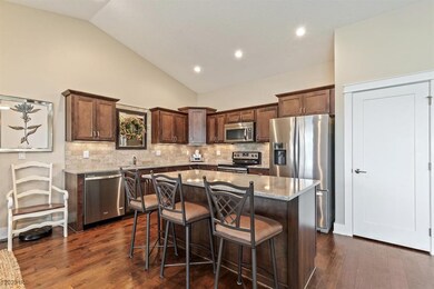 9518 Rushbrook Dr, Johnston, IA 50131 - photo 7