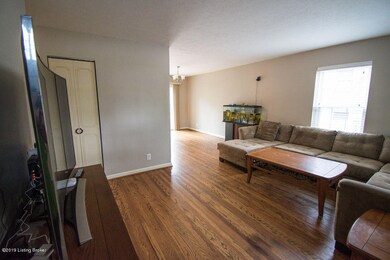 9106 Cinderella Ln, Louisville, KY 40229 - photo 2