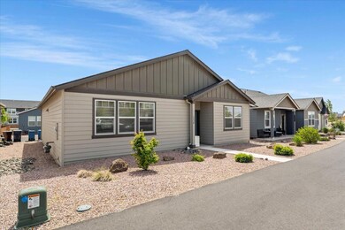 1336 NW Varnish Ave, Redmond, OR 97756 - photo 2