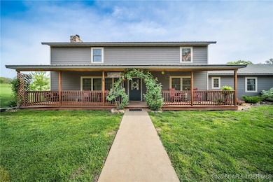 The 3 bedroom, 2 bathroom custom built lodge has c