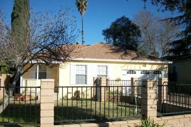 Front Fenced Yard