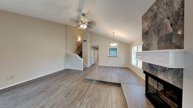 7803 Bateman Ln unit 7803, Houston, TX 77088 - photo 5