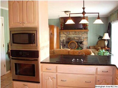 Granite counter/breakfast bar,all electric kitchen