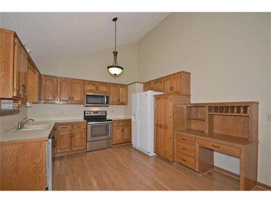 Over sized kitchen with pantry, laminate floors, s