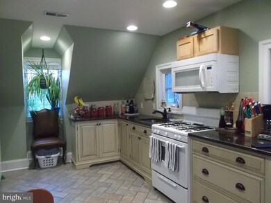 220 W Court St unit 3RD FL, Doylestown, PA 18901 - photo 2