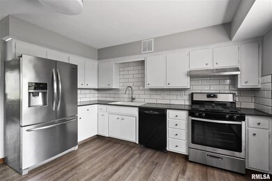 2417 W 44th St, Davenport, IA 52806 - photo 6