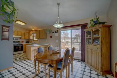 142 Gunther Dr, Evansville, WI 53536 - photo 3