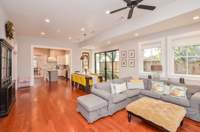 220 W 10th St, Houston, TX 77008 - photo 6