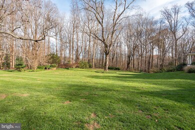 7100 Saunders Ct, Bethesda, MD 20817 - photo 2