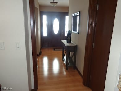 5906 Williston Dr, Cleveland, OH 44129 - photo 3