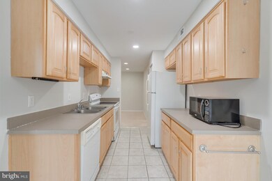 423 Christopher Ave unit 16, Gaithersburg, MD 20879 - photo 4