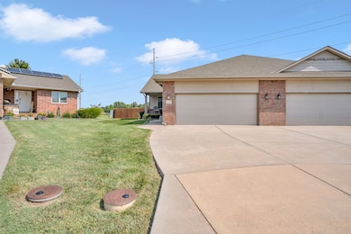 1224 Lazy Creek Dr, Newton, KS 67114 - photo 3