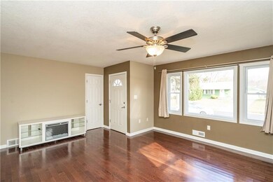 2412 E 25th St, Des Moines, IA 50317 - photo 3