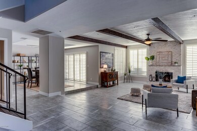 10_8100_E_Camelback_10_mls