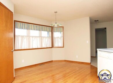 4205 SW Moundview Dr, Topeka, KS 66610 - photo 4