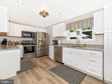 704 Knoxville Rd, Knoxville, MD 21758 - photo 5