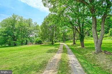 16967 Wilsons Gap Rd, Round Hill, VA 20141 - photo 2