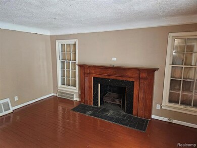 6137 Radnor St, Detroit, MI 48224 - photo 4