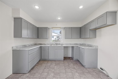 809 Iowa St, Center Point, IA 52213 - photo 6