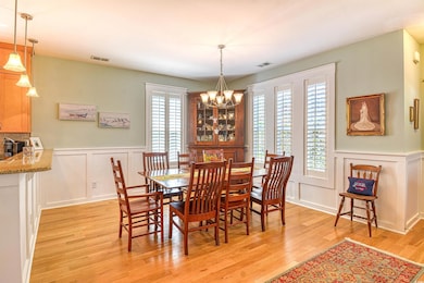 Dining area with visible vents, a wealth of natura