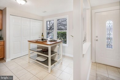 19607 Twinflower Cir, Germantown, MD 20876 - photo 2