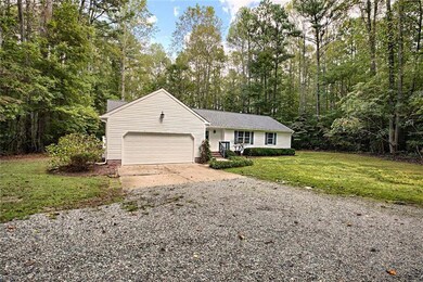 7095 Hunters Pointe Dr, Gloucester, VA 23061 - photo 4