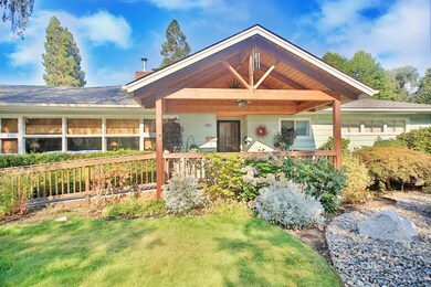 954 NE 9th St, Grants Pass, OR 97526 - photo 5