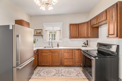 215 N Martin Luther King jr Blvd, Lansing, MI 48915 - photo 5