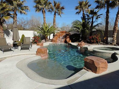 Swimming Pool/Hot Tub/Sauna.