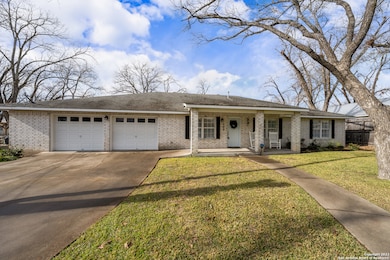 408 N Edison St, Fredericksburg, TX 78624 - photo 2