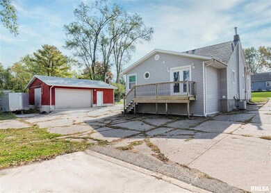 2376 W 49th St, Davenport, IA 52806 - photo 3