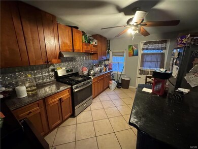 621 W Greenleaf St, Allentown, PA 18102 - photo 4