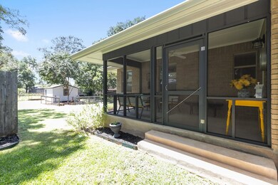 203 W Mulberry St, Fredericksburg, TX 78624 - photo 6