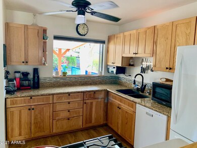 05Kitchen